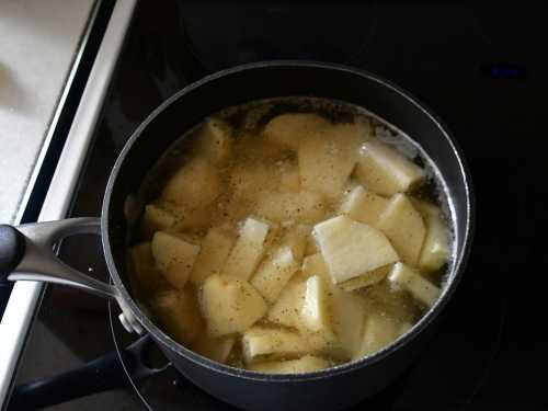 Навіщо додавати цукор під час варіння картоплі: не кожна господиня знає