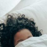 Вчені визначили, як важка ковдра допоможе заснути і виспатися