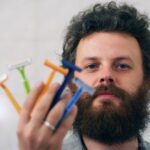 Чому не можна користуватися одноразовою бритвою