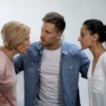 Як позбутися від впливу свекрухи на вашу родину: поради психологів