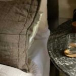 Для чого вночі ставлять склянку із солоною водою біля ліжка