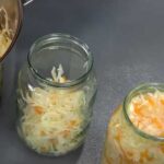 “Квашена капуста”: Скільки потрібно солі для засолювання 1 кг капусти та як…