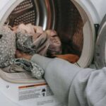 Як врятувати одяг, який забарвився під час прання