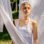 Одяг буде бездоганно білим: засіб із кухонної шафи, що заливають в пральну…