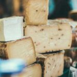 Як відрізнити сир від сирного продукту: різниця колосальна — можна перевірити просто…