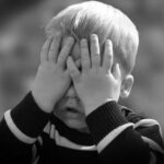 7 рис характеру, які розвиваються у людей, позбавлених кохання у дитинстві