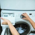 Тільки дарма витрачаєте час та гроші: запам’ятайте режими прання, які не мають…