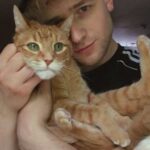Господар заспівав колискову своєму коту, а вихованець вирішив приєднатися до дуету