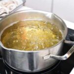 Навіщо додавати в суп соєвий соус, соду та оцет?