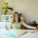 Як зберігати суперклей, щоб він не засох: віднесіть його на кухню
