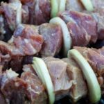 Як зрозуміти, що мариноване м’ясо зіпсувалося: поради нутриціолога, які вбережуть вас від…