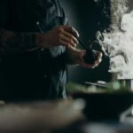 Прісна чи солона: яка вода в каструлі закипає швидше?