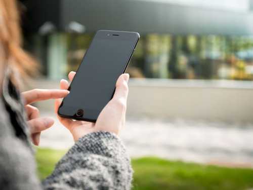 Не тільки в польоті: коли потрібен авіарежим на смартфоні