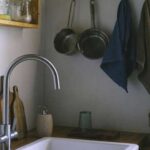 Чому кухонна мийка може бути джерелом бактерій та як її дезінфікувати за…