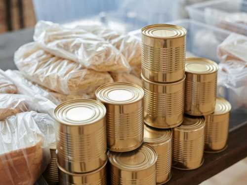 Людям із якими захворюваннями варто відмовитися від м’ясних консервів