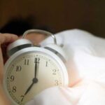 Повторити не можна прокидатись: як дрімота після будильника грає з нашим мозком