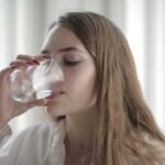 Чи справді холодна вода прискорює ваше схуднення? Розкриваємо правду, виходячи за межі…