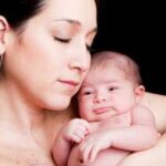 Догляд за немовлям: 5 шкідливих порад для батьків