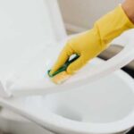 Як позбутися багаторічного нальоту в унітазі, не відвідуючи магазин з побутовою хімією