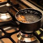 Які яйця потрібно варити на пару хвилин довше