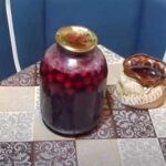 Чому в закрутках з компотом з’являється піна і чи можна виправити ситуацію