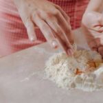 Універсальне тісто для вареників: підійде для будь-якої начинки