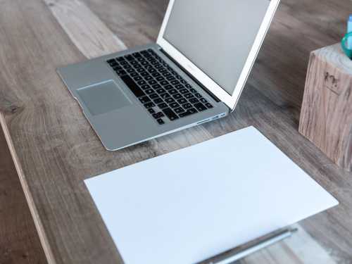 Як за допомогою аркушу паперу зламати MacBook