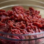 Для чого досвідчені господині додають крохмаль в фарш, готуючи котлети
