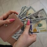 Яка щоденна звичка непомітно спустошує гаманець: перевірте себе