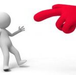 Які причини можуть призвести до того, що людина стає ізгоєм?