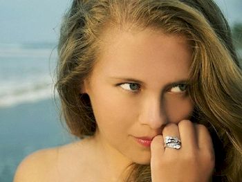 Про що може розповісти обручку на пальці?