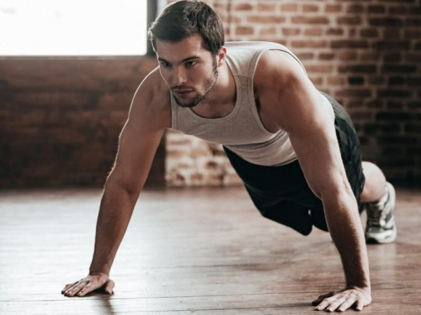 Фізпідготовка у бойових мистецтвах: чому в карате так люблять віджимання?