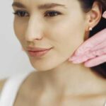 Імпланти для вилиць: як повернути об'єм без філерів