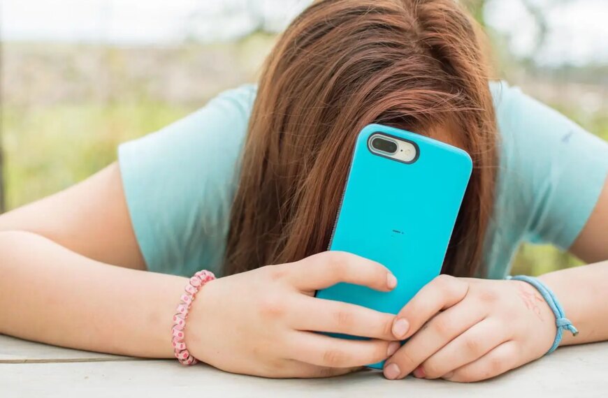 Секрети виховання: що робити, якщо підліток зачинився в кімнаті й не хоче розмовляти з&hellip;