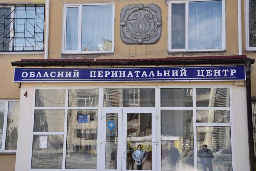 Російські окупанти обстріляли пологовий центр у Сумах: понад сотню лікарів та пацієнток у небезпеці 2