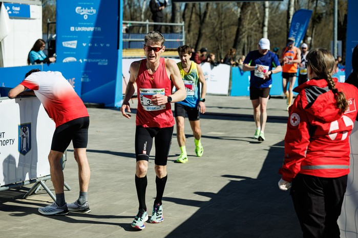 Прихована небезпека марафонського бігу: як підготуватися та уникнути травм 8
