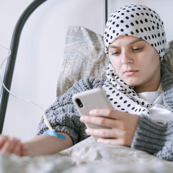 Дослідження: Рак молодшає: хто в зоні ризику та як цьому запобігти