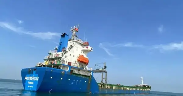 Торгове судно згоріло та затонуло в Чорному морі