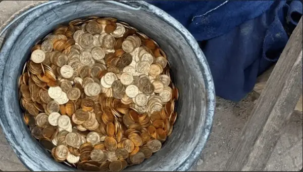 Будівельники знайшли ящик із золотом у підвалі: чому скарб конфіскували 5