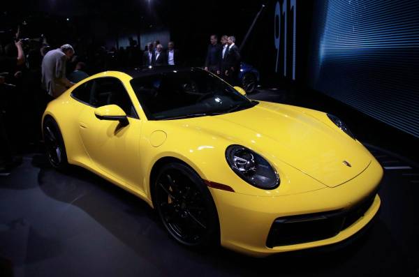 Porsche 911: Автомобіль класу люкс продаватимуть у японських супермаркетах