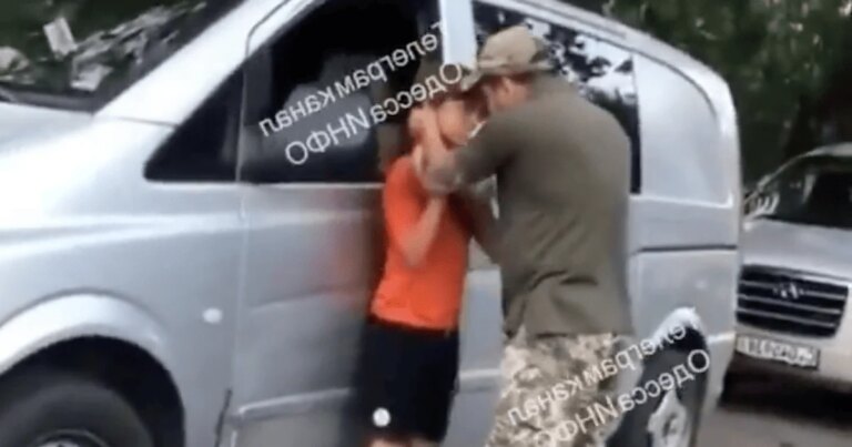 Поліція Одеси розслідує напад працівника ТЦК на неповнолітнього 3 Поліція Одеси розслідує напад працівника ТЦК на неповнолітнього 2