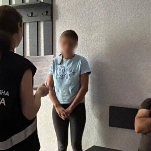 Багатодітну матір на Закарпатті підозрюють у сексуальній експлуатації 13-річної доньки