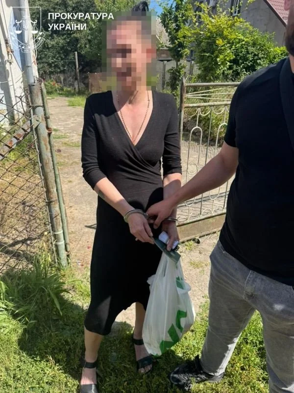 На Рівненщині судитимуть матір, яка залучала доньку до наркоторгівлі та намагалася продати трьох дітей