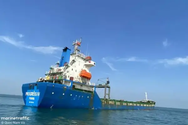 Торгове судно згоріло та затонуло в Чорному морі 4