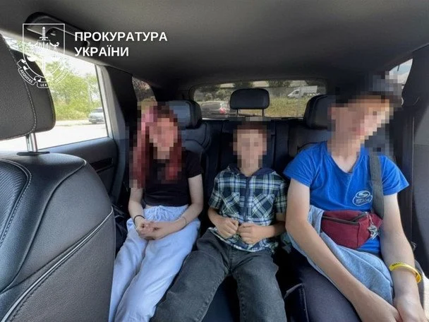 На Рівненщині судитимуть матір, яка залучала доньку до наркоторгівлі та намагалася продати трьох дітей