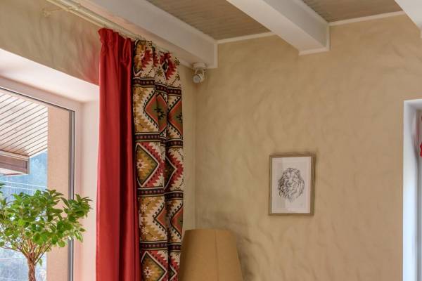 Штори на прихованих рейках: новітні тренди в декорі вікон 11
