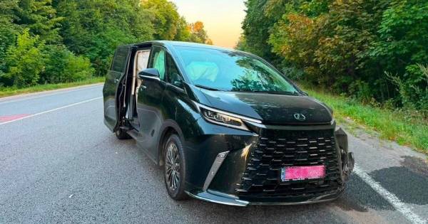 МНУ 10 Бізнесмен, якого пов’язували з “кураторством” нардепів “Слуги народу”, потрапив у ДТП