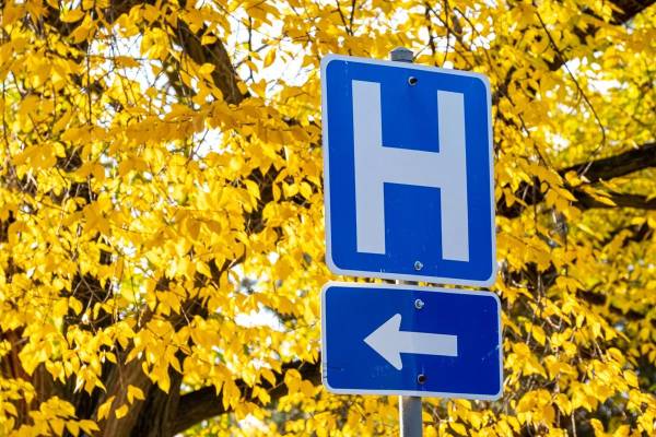 Дорожній знак “H”: чому він ставить у глухий кут водіїв