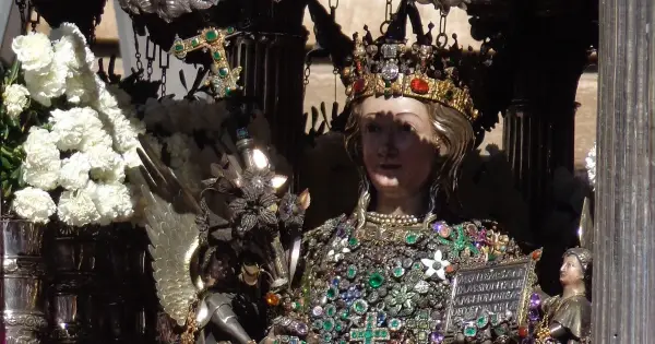 Поцілунок 1700-річного черепа Ватиканського кардинала викликав суперечки 4