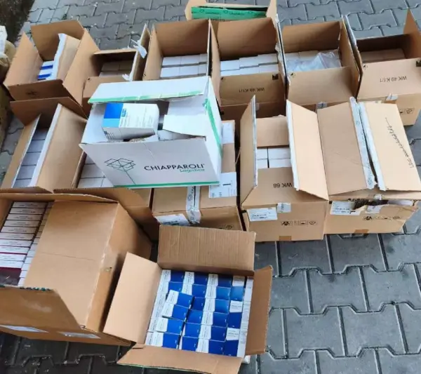 Контрабанду ліків на 700 тисяч гривень виявили у вантажівці з гуманітарною допомогою 4 Контрабанду ліків на 700 тисяч гривень виявили у вантажівці з гуманітарною допомогою 4